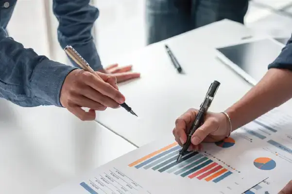 Equipo de call center en Colombia gestionando cobranza eficiente